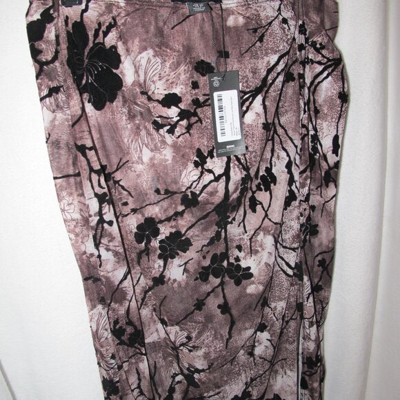 NWT - PrettyLittleThing Brown Floral Side Slit Skirt - Picture 3 of 14